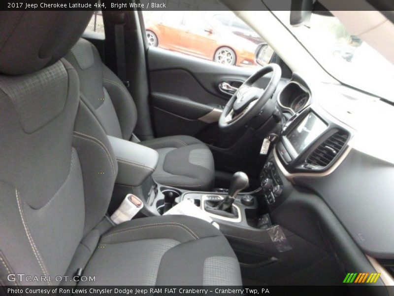 Bright White / Black 2017 Jeep Cherokee Latitude 4x4