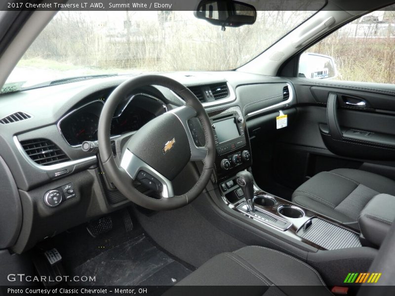Summit White / Ebony 2017 Chevrolet Traverse LT AWD