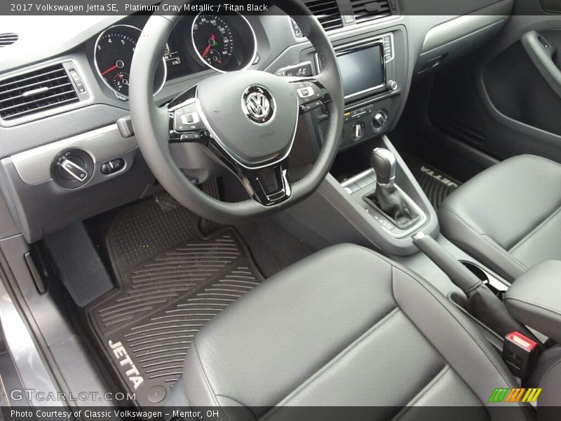 Platinum Gray Metallic / Titan Black 2017 Volkswagen Jetta SE