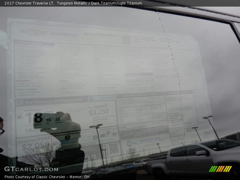 Tungsten Metallic / Dark Titanium/Light Titanium 2017 Chevrolet Traverse LT