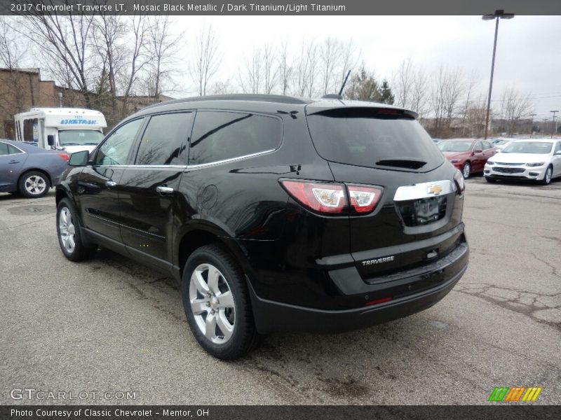Mosaic Black Metallic / Dark Titanium/Light Titanium 2017 Chevrolet Traverse LT