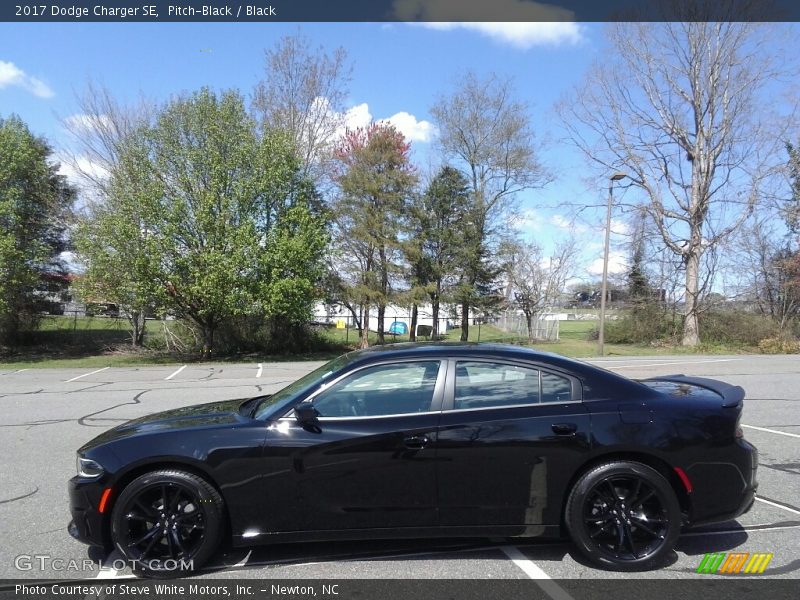 Pitch-Black / Black 2017 Dodge Charger SE