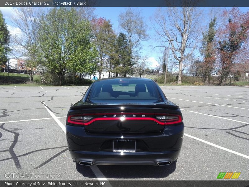 Pitch-Black / Black 2017 Dodge Charger SE