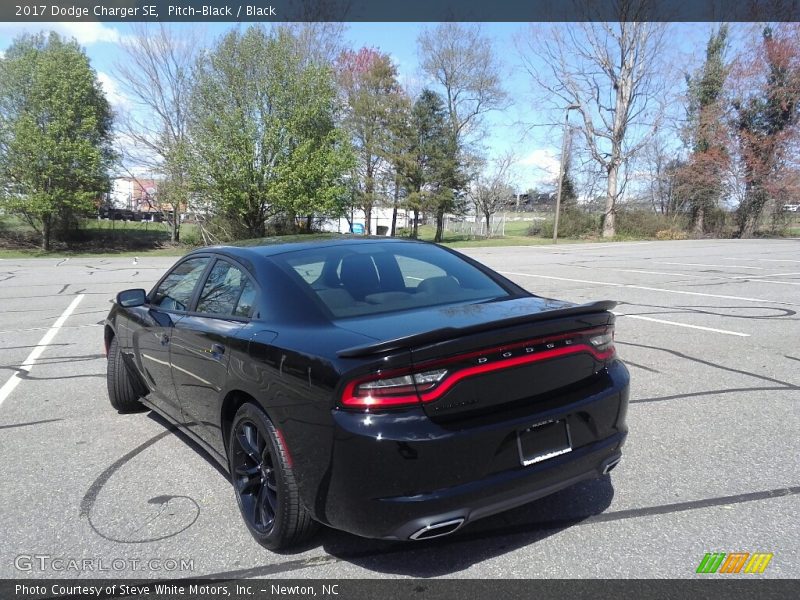 Pitch-Black / Black 2017 Dodge Charger SE