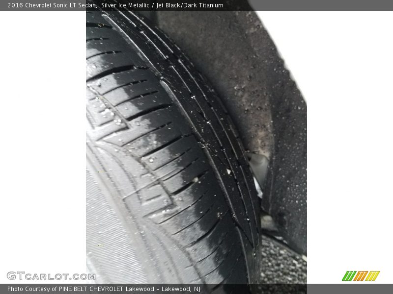 Silver Ice Metallic / Jet Black/Dark Titanium 2016 Chevrolet Sonic LT Sedan