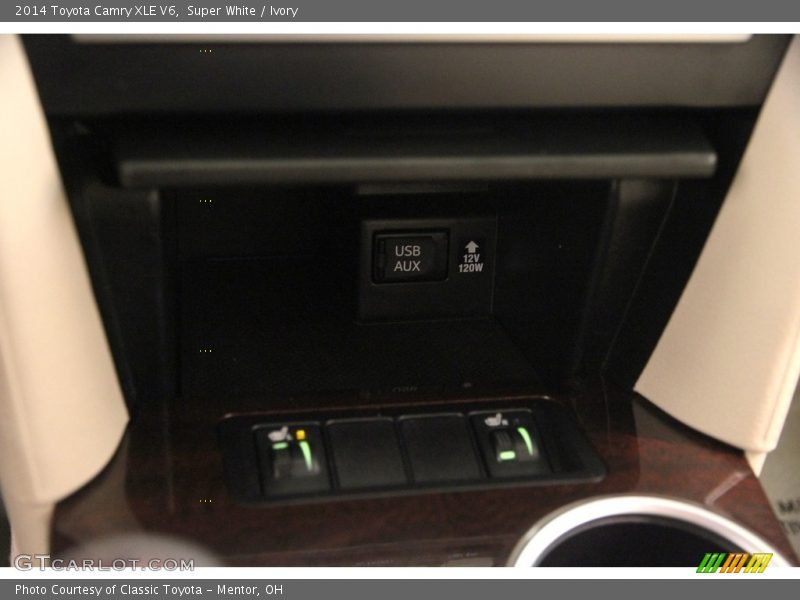 Super White / Ivory 2014 Toyota Camry XLE V6