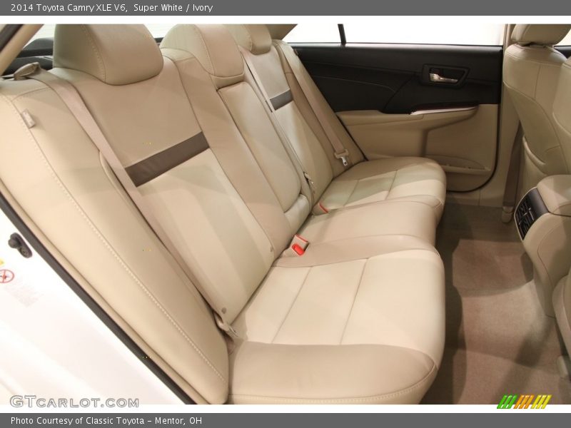 Super White / Ivory 2014 Toyota Camry XLE V6