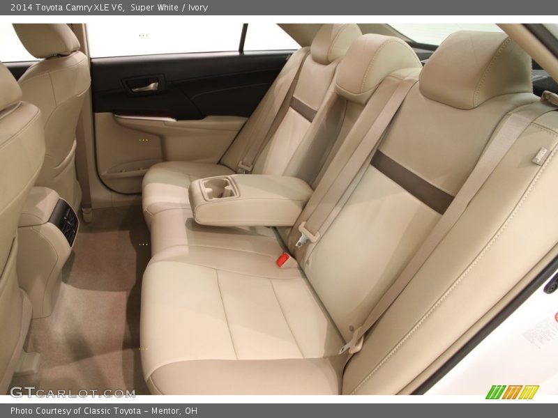 Super White / Ivory 2014 Toyota Camry XLE V6