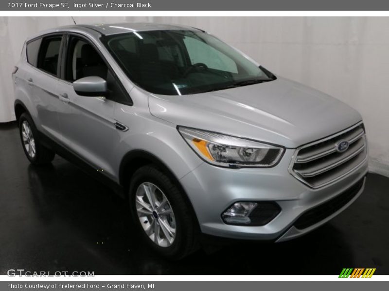 Ingot Silver / Charcoal Black 2017 Ford Escape SE