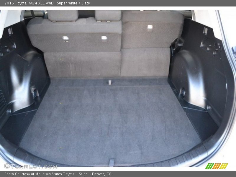 Super White / Black 2016 Toyota RAV4 XLE AWD