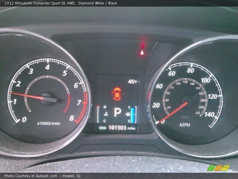 Diamond White / Black 2012 Mitsubishi Outlander Sport SE 4WD