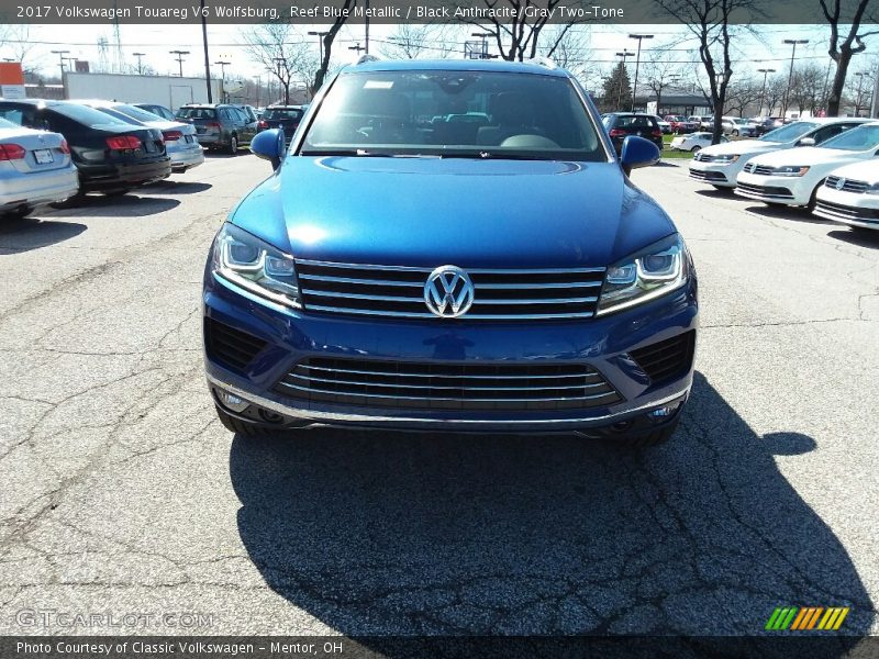 Reef Blue Metallic / Black Anthracite/Gray Two-Tone 2017 Volkswagen Touareg V6 Wolfsburg