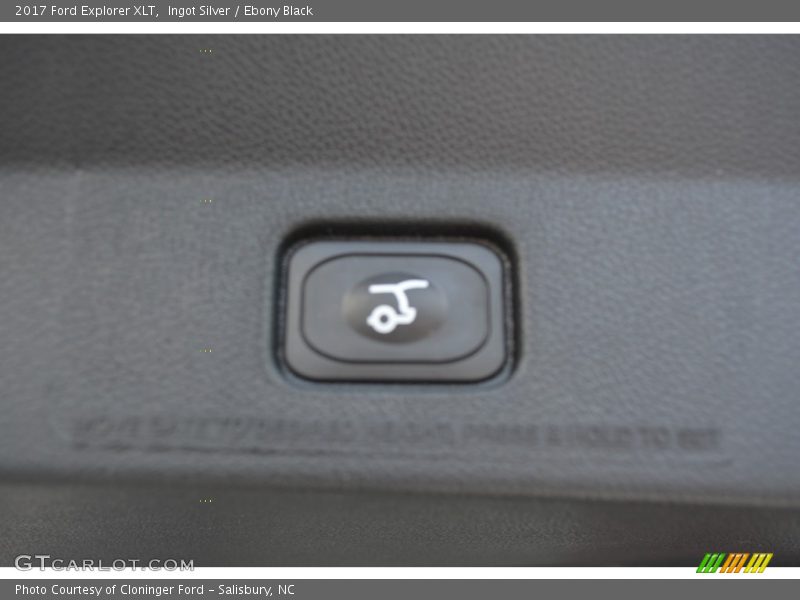 Ingot Silver / Ebony Black 2017 Ford Explorer XLT