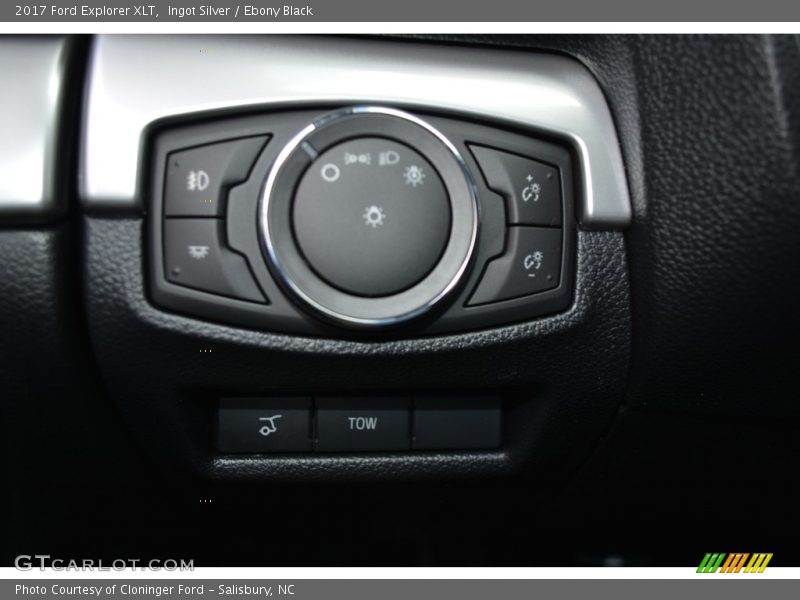 Ingot Silver / Ebony Black 2017 Ford Explorer XLT