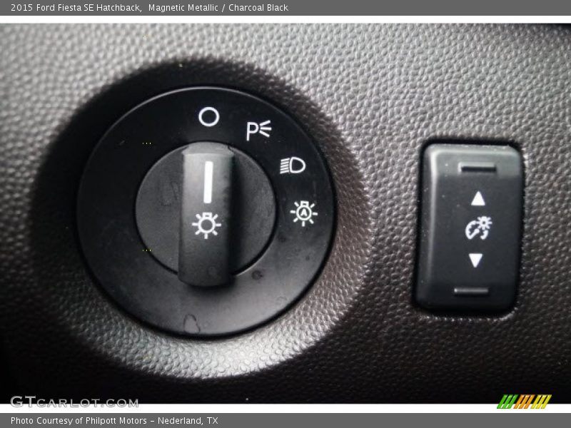 Magnetic Metallic / Charcoal Black 2015 Ford Fiesta SE Hatchback