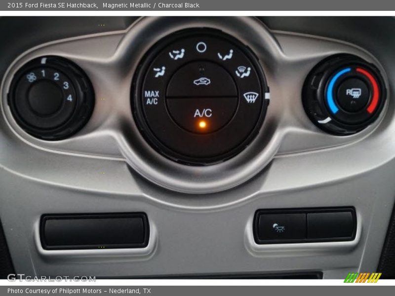 Magnetic Metallic / Charcoal Black 2015 Ford Fiesta SE Hatchback