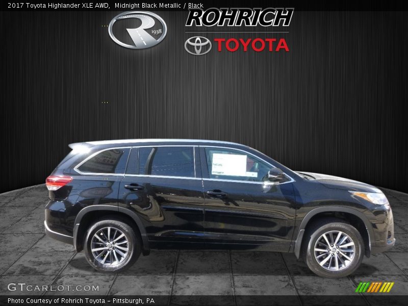 Midnight Black Metallic / Black 2017 Toyota Highlander XLE AWD