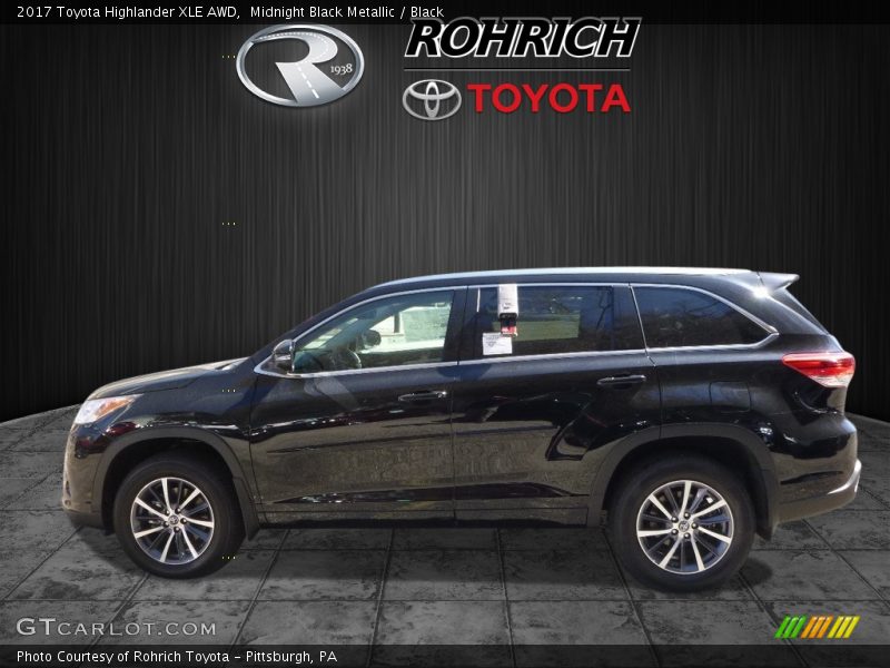 Midnight Black Metallic / Black 2017 Toyota Highlander XLE AWD