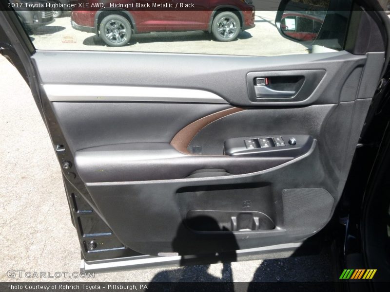 Midnight Black Metallic / Black 2017 Toyota Highlander XLE AWD
