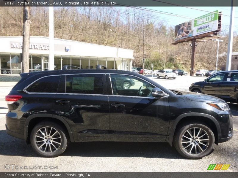 Midnight Black Metallic / Black 2017 Toyota Highlander SE AWD