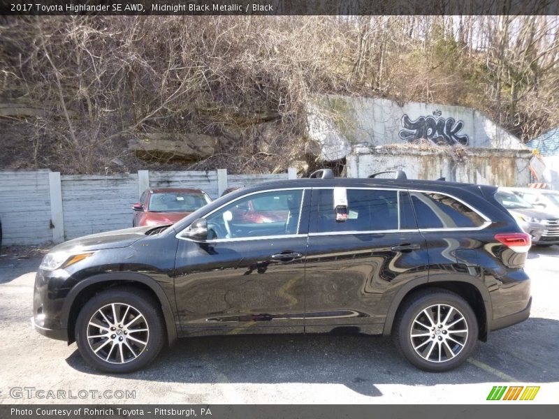Midnight Black Metallic / Black 2017 Toyota Highlander SE AWD