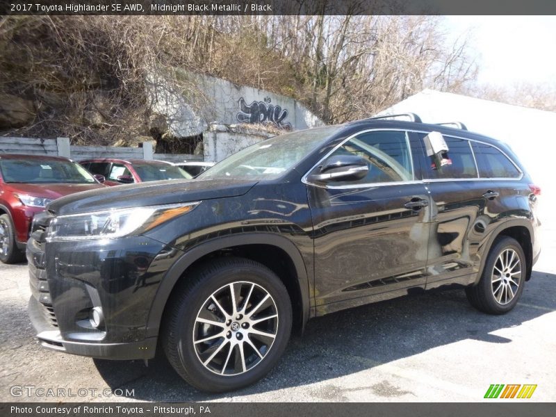 Midnight Black Metallic / Black 2017 Toyota Highlander SE AWD
