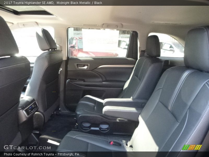 Midnight Black Metallic / Black 2017 Toyota Highlander SE AWD