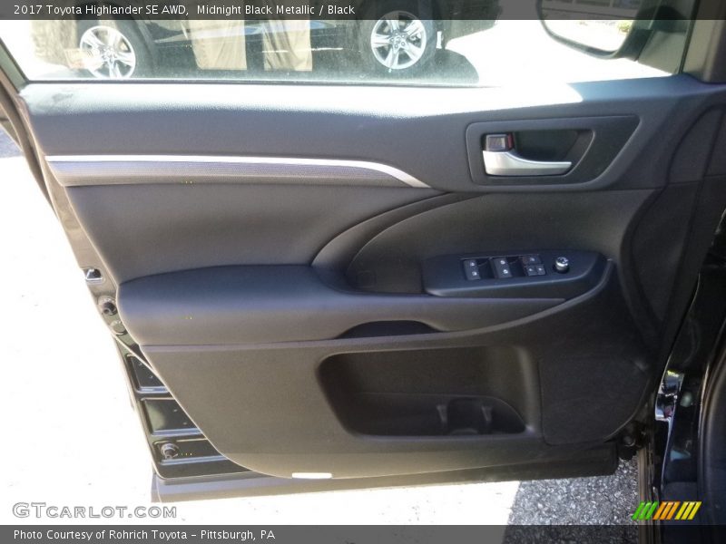Midnight Black Metallic / Black 2017 Toyota Highlander SE AWD