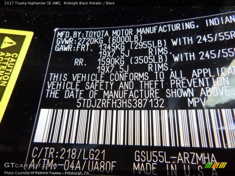 Midnight Black Metallic / Black 2017 Toyota Highlander SE AWD