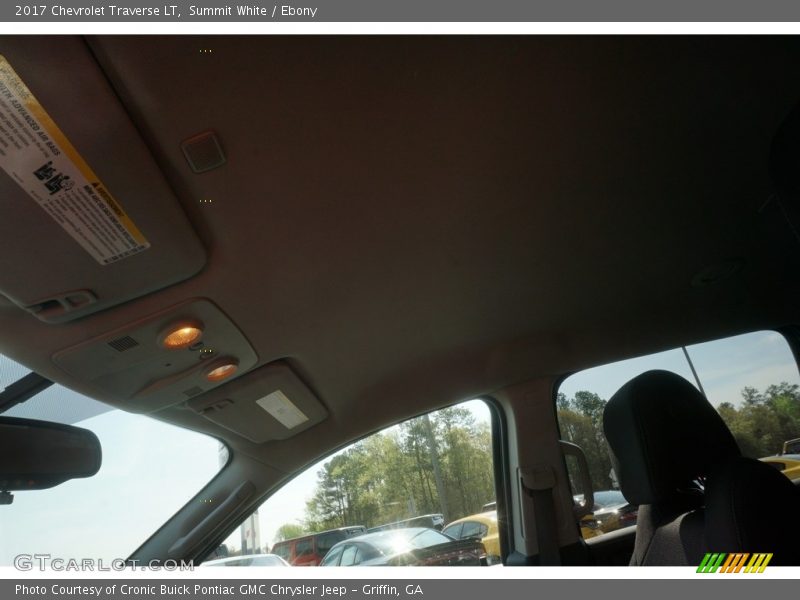 Summit White / Ebony 2017 Chevrolet Traverse LT