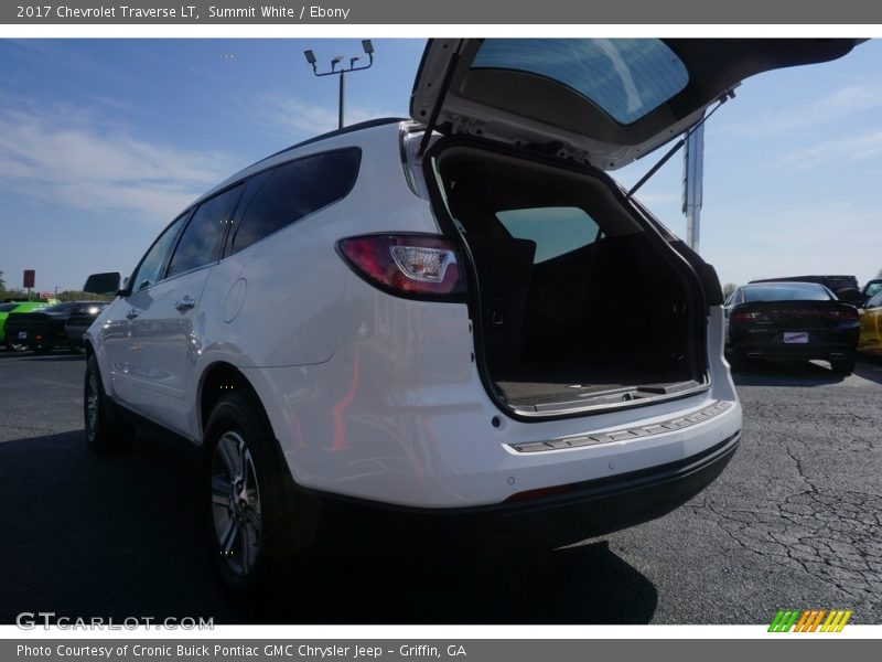 Summit White / Ebony 2017 Chevrolet Traverse LT