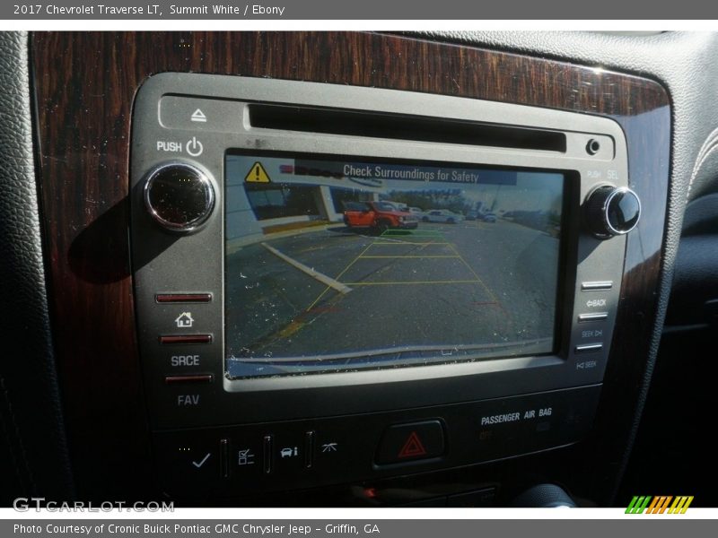 Summit White / Ebony 2017 Chevrolet Traverse LT