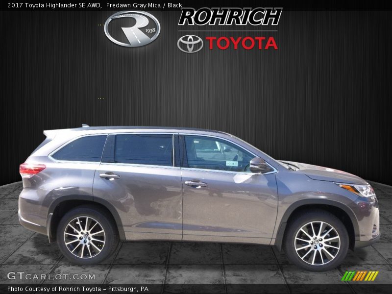 Predawn Gray Mica / Black 2017 Toyota Highlander SE AWD