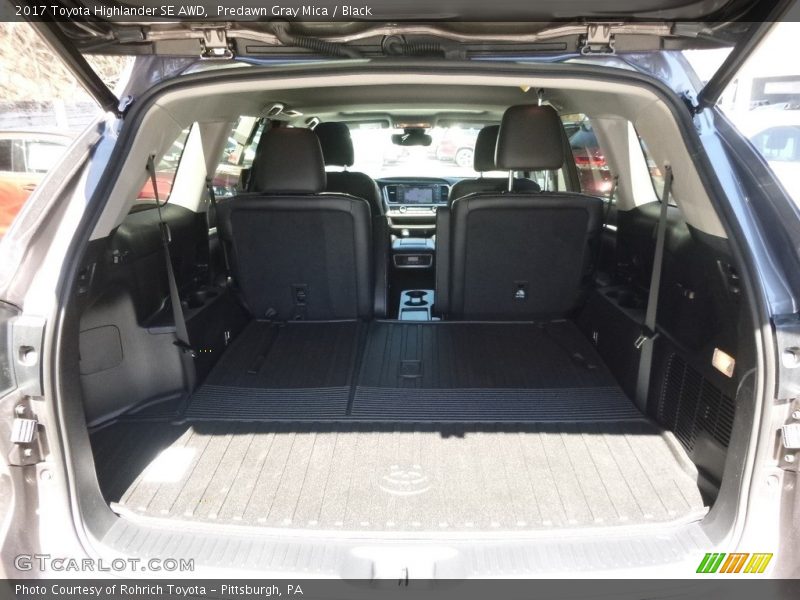 Predawn Gray Mica / Black 2017 Toyota Highlander SE AWD