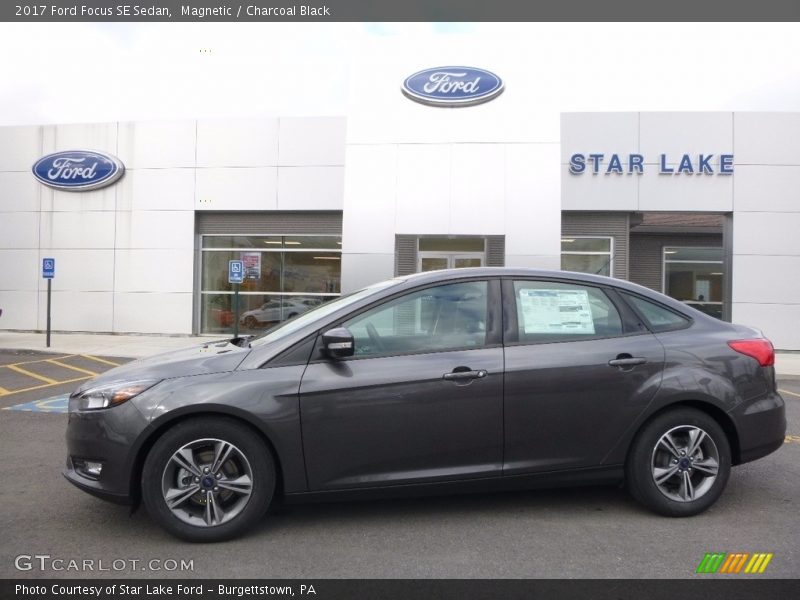 Magnetic / Charcoal Black 2017 Ford Focus SE Sedan