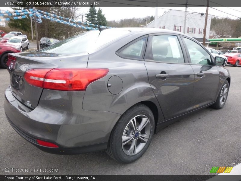 Magnetic / Charcoal Black 2017 Ford Focus SE Sedan