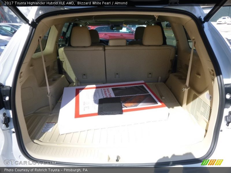 Blizzard White Pearl / Almond 2017 Toyota Highlander Hybrid XLE AWD