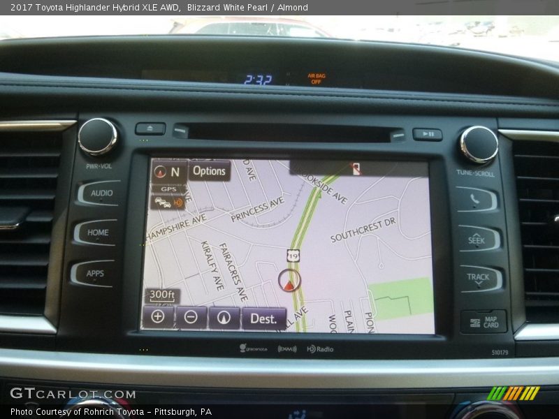 Blizzard White Pearl / Almond 2017 Toyota Highlander Hybrid XLE AWD