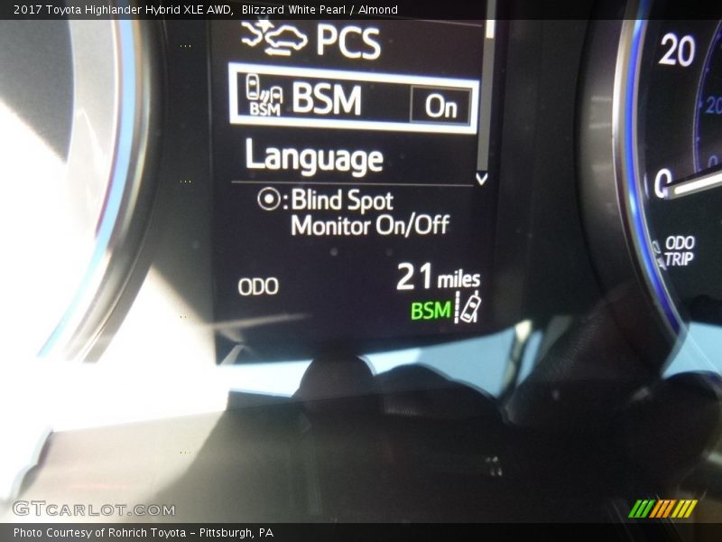 Blizzard White Pearl / Almond 2017 Toyota Highlander Hybrid XLE AWD