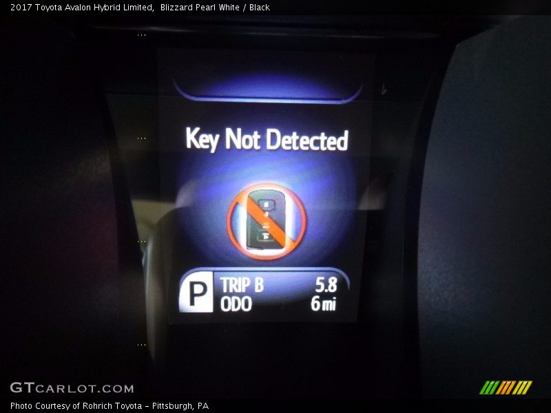 Blizzard Pearl White / Black 2017 Toyota Avalon Hybrid Limited