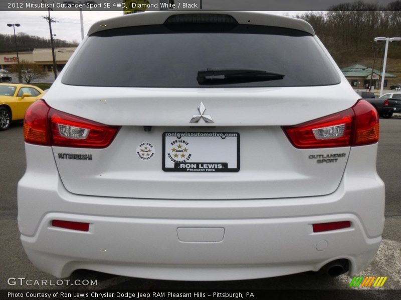 Diamond White / Black 2012 Mitsubishi Outlander Sport SE 4WD