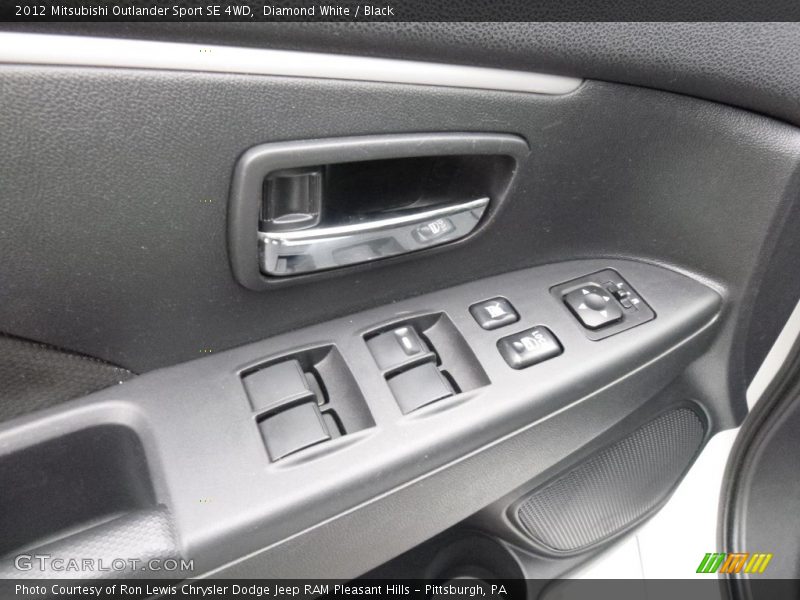 Diamond White / Black 2012 Mitsubishi Outlander Sport SE 4WD