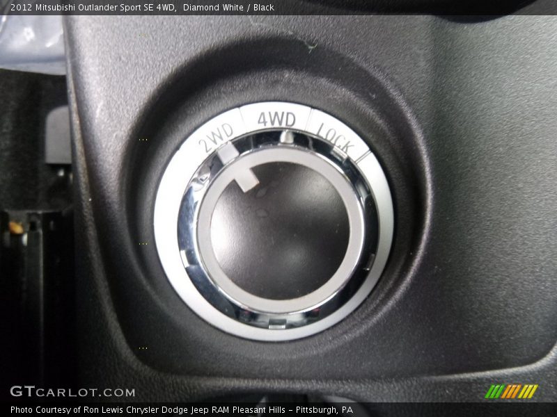 Diamond White / Black 2012 Mitsubishi Outlander Sport SE 4WD