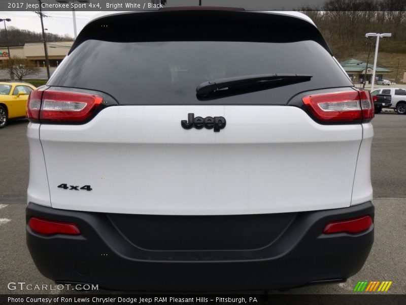 Bright White / Black 2017 Jeep Cherokee Sport 4x4