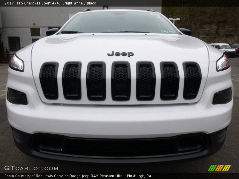 Bright White / Black 2017 Jeep Cherokee Sport 4x4