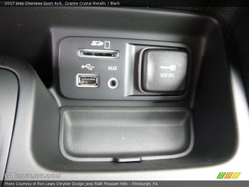 Granite Crystal Metallic / Black 2017 Jeep Cherokee Sport 4x4