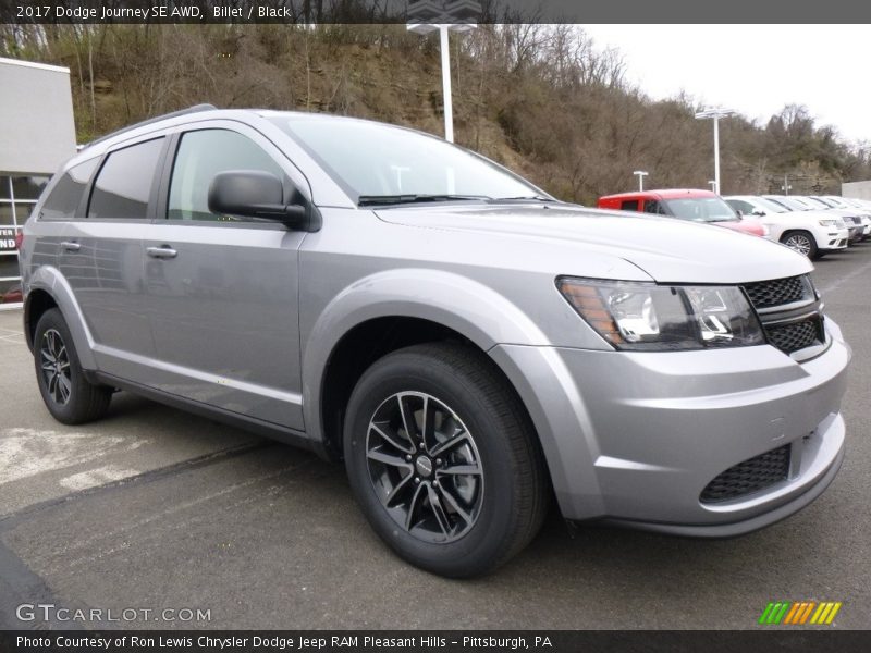 Front 3/4 View of 2017 Journey SE AWD