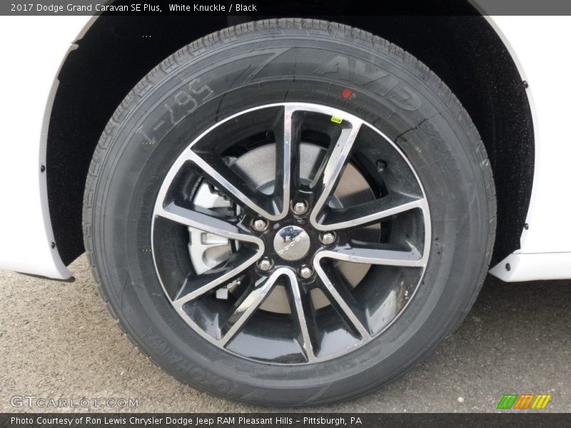 White Knuckle / Black 2017 Dodge Grand Caravan SE Plus