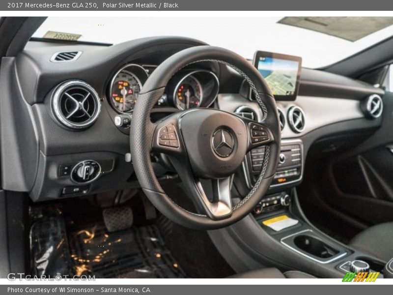 Polar Silver Metallic / Black 2017 Mercedes-Benz GLA 250