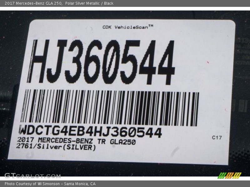 Polar Silver Metallic / Black 2017 Mercedes-Benz GLA 250